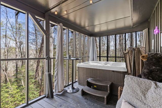 222 Icy Lane, Blue Ridge, GA 30513