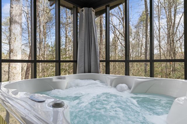 222 Icy Lane, Blue Ridge, GA 30513