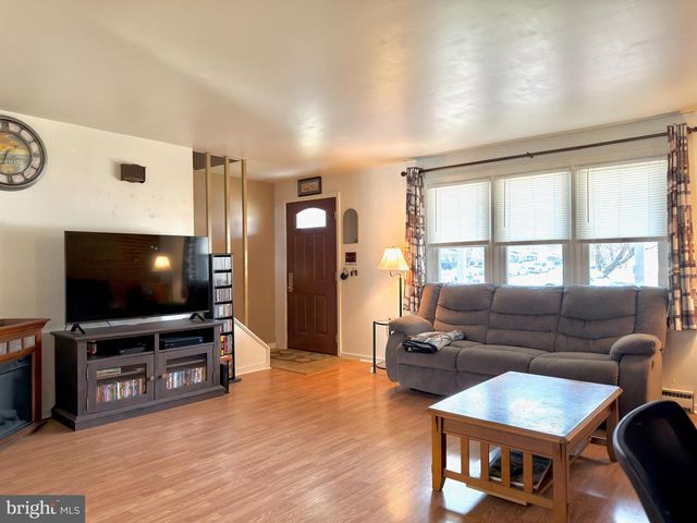 119 S WAYNE ST, Robesonia, PA 19551