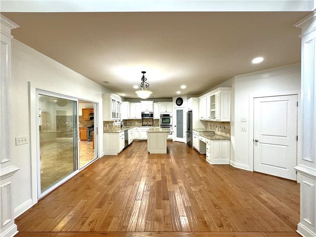 5195 Wickingham Lane, Suwanee, GA 30024