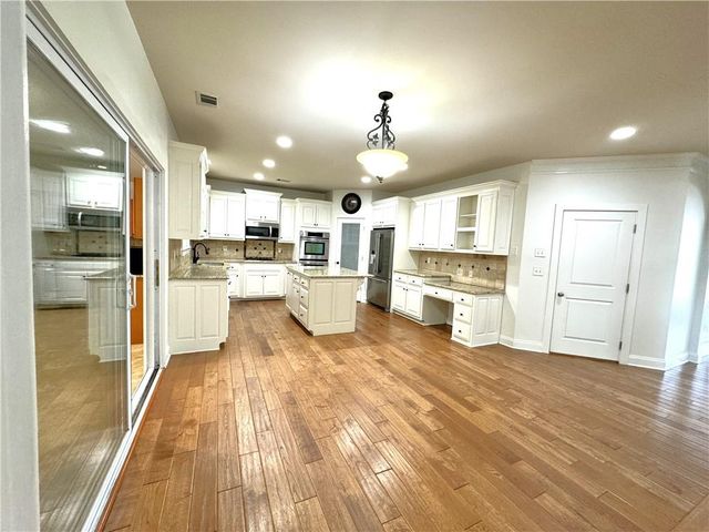 5195 Wickingham Lane, Suwanee, GA 30024