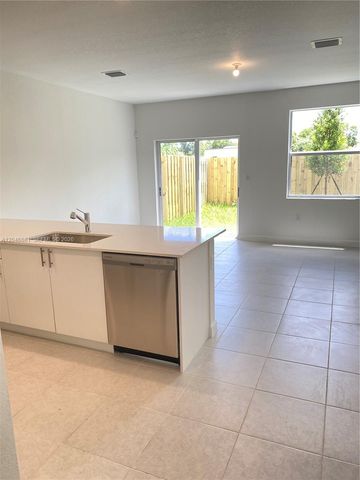 2640 SE 19th St, Homestead, FL 33035