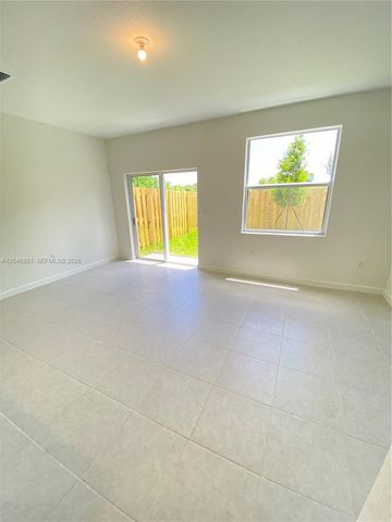 2640 SE 19th St, Homestead, FL 33035