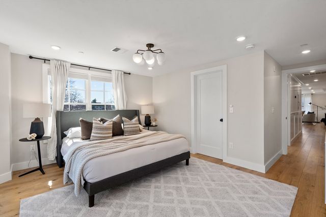 7 Dane St D, Somerville, MA 02143