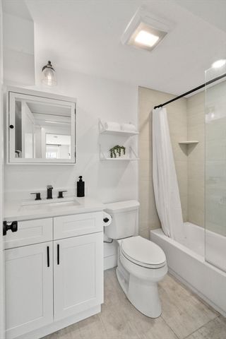 7 Dane St D, Somerville, MA 02143