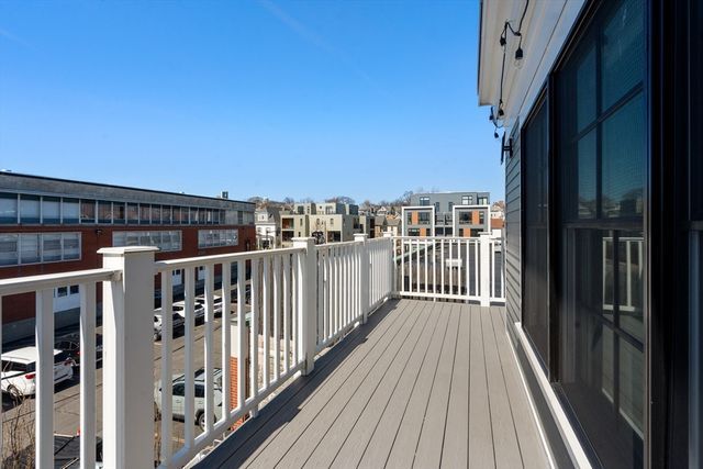 7 Dane St D, Somerville, MA 02143