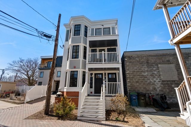 7 Dane St D, Somerville, MA 02143