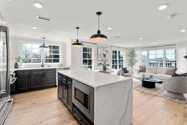 7 Dane St D, Somerville, MA 02143
