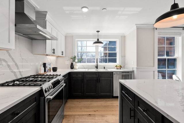 7 Dane St D, Somerville, MA 02143