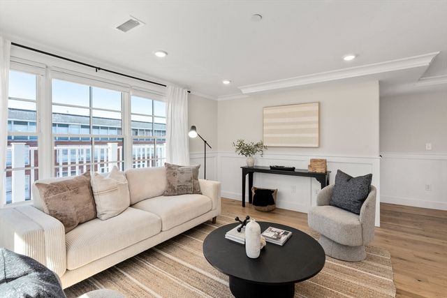 7 Dane St D, Somerville, MA 02143