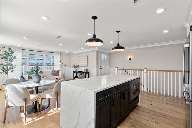 7 Dane St D, Somerville, MA 02143
