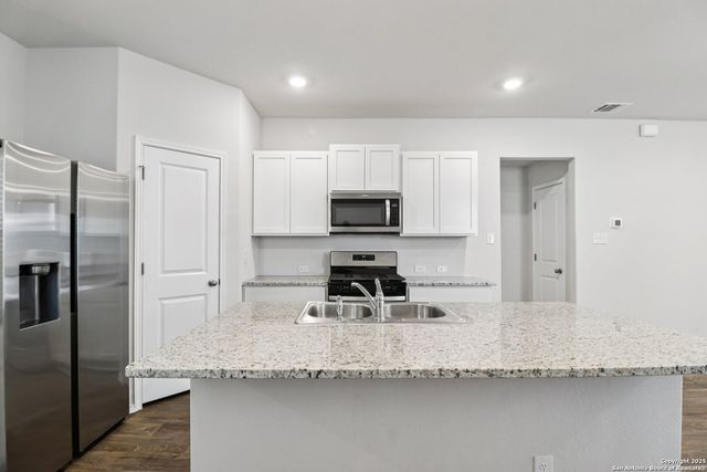 4042 Bay Leaf Loop, Von Ormy, TX 78073