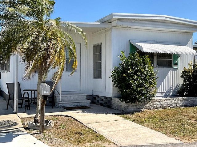 4061 58TH AVENUE N 225, St Petersburg, FL 33714