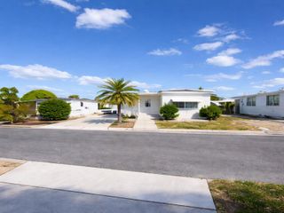 4061 58TH AVENUE N 225, St Petersburg, FL 33714