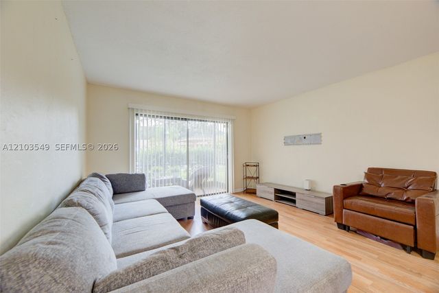 8901 N New River Canal Rd 4W, Plantation, FL 33324
