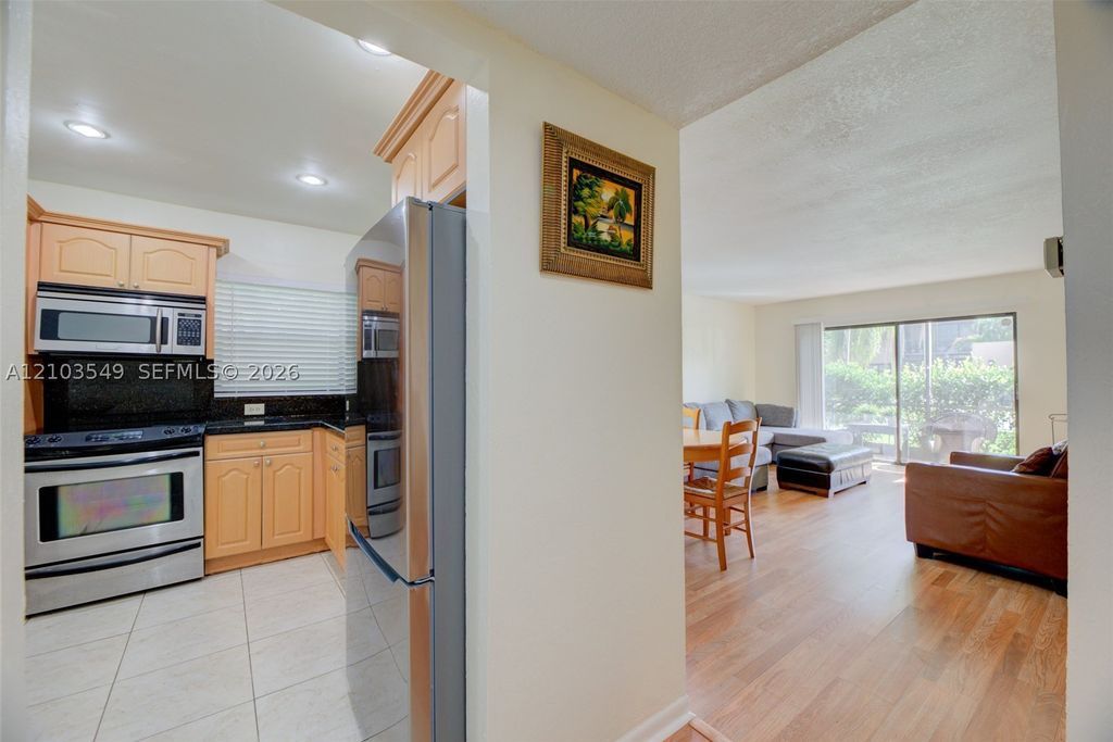 8901 N New River Canal Rd 4W, Plantation, FL 33324