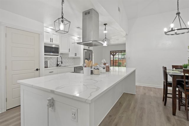 1032 Twin Falls Drive, Desoto, TX 75115