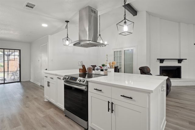 1032 Twin Falls Drive, Desoto, TX 75115