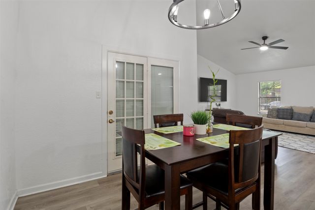 1032 Twin Falls Drive, Desoto, TX 75115