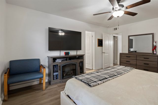 1032 Twin Falls Drive, Desoto, TX 75115