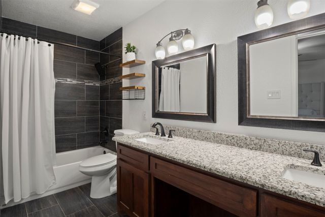 1032 Twin Falls Drive, Desoto, TX 75115