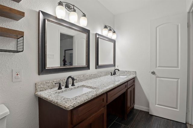 1032 Twin Falls Drive, Desoto, TX 75115