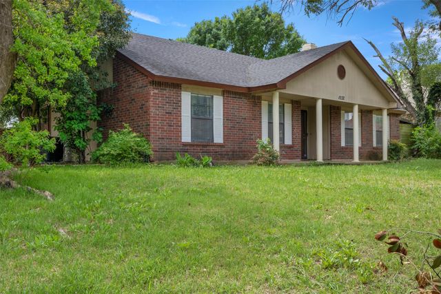 1032 Twin Falls Drive, Desoto, TX 75115