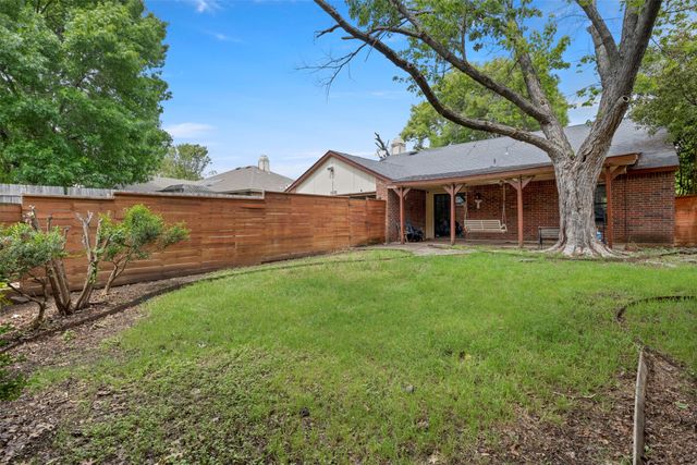 1032 Twin Falls Drive, Desoto, TX 75115