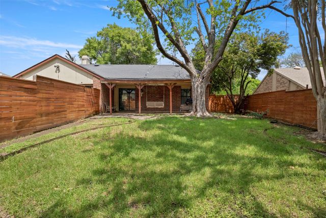 1032 Twin Falls Drive, Desoto, TX 75115