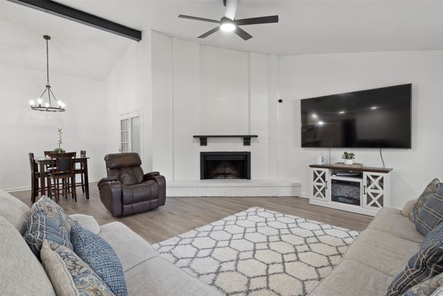 1032 Twin Falls Drive, Desoto, TX 75115