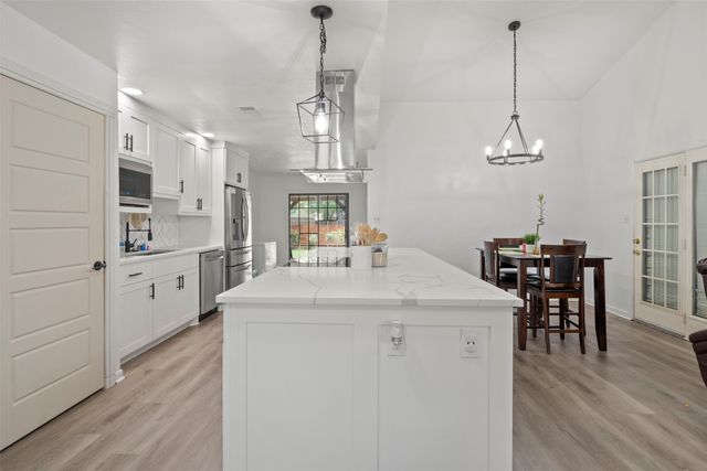 1032 Twin Falls Drive, Desoto, TX 75115