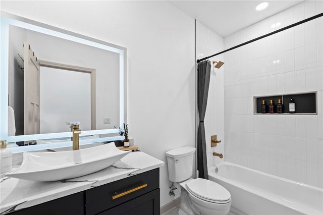 220 N C Street, Rogers, AR 72756