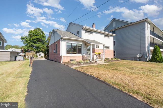 1621 SCOTLAND AVE, Chambersburg, PA 17201