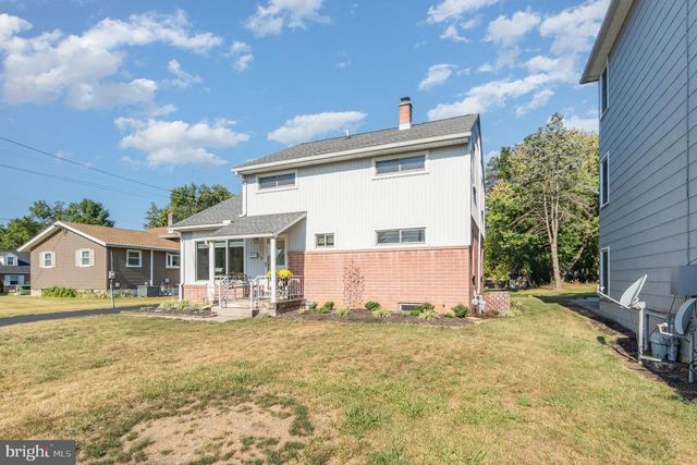 1621 SCOTLAND AVE, Chambersburg, PA 17201