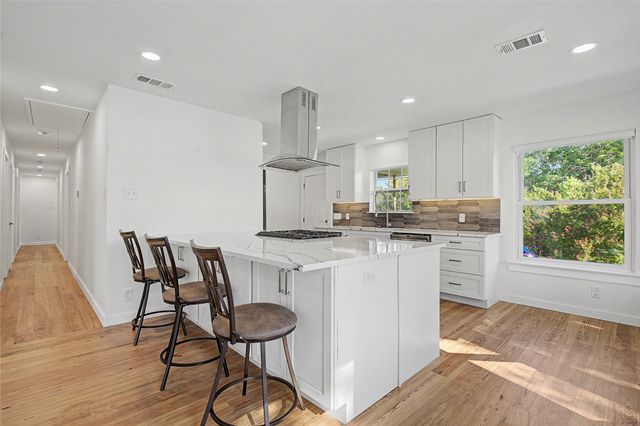 103 S Plymouth Road, Dallas, TX 75211