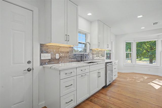 103 S Plymouth Road, Dallas, TX 75211