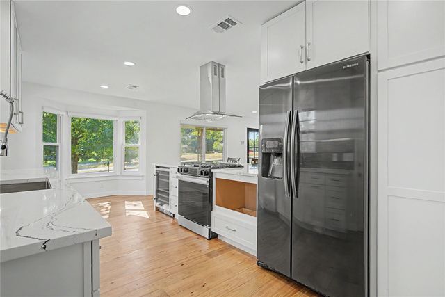 103 S Plymouth Road, Dallas, TX 75211