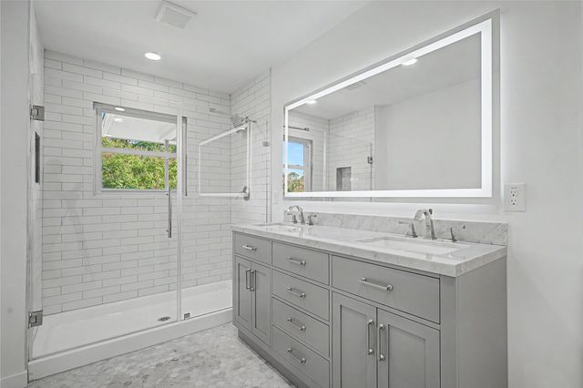 103 S Plymouth Road, Dallas, TX 75211