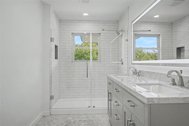 103 S Plymouth Road, Dallas, TX 75211