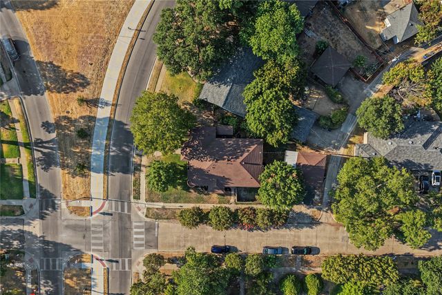 103 S Plymouth Road, Dallas, TX 75211