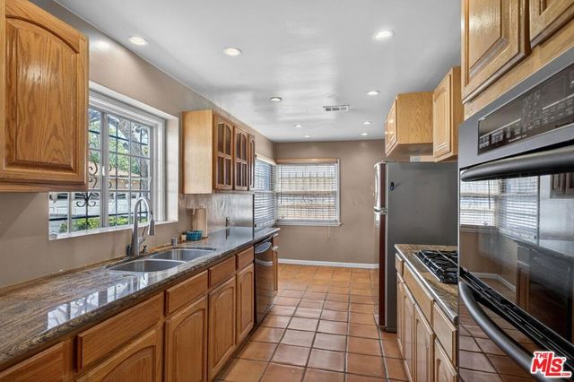 3692 Buckingham Road, Los Angeles, CA 90016