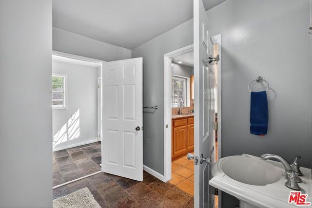 3692 Buckingham Road, Los Angeles, CA 90016