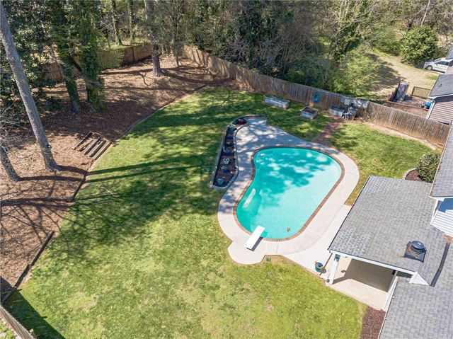 1423 Janice Court SW, Lilburn, GA 30047