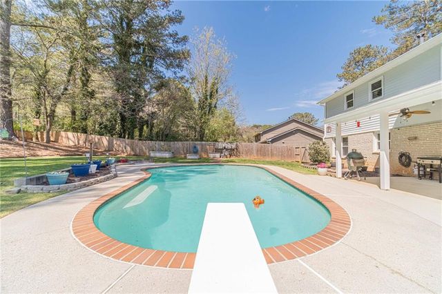 1423 Janice Court SW, Lilburn, GA 30047