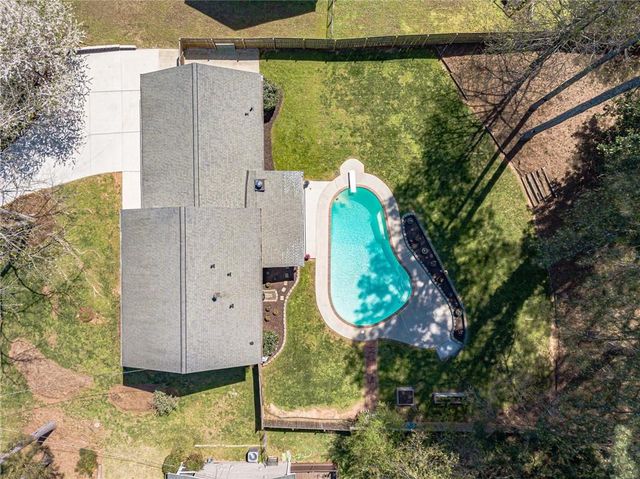 1423 Janice Court SW, Lilburn, GA 30047