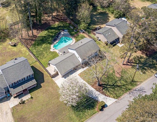 1423 Janice Court SW, Lilburn, GA 30047