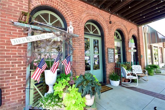 1423 Janice Court SW, Lilburn, GA 30047