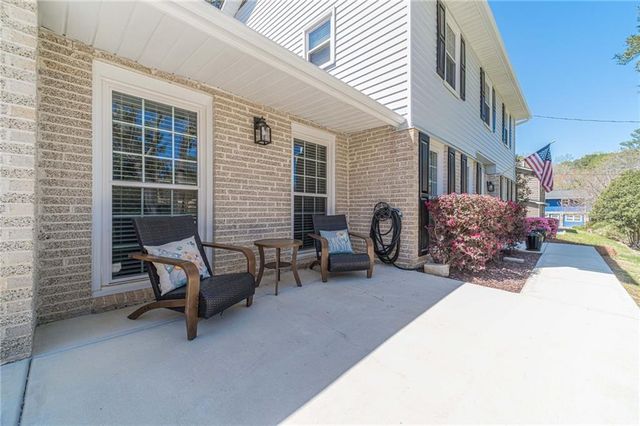 1423 Janice Court SW, Lilburn, GA 30047