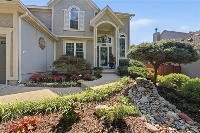 15231 Woodson Lane, Overland Park, KS 66223