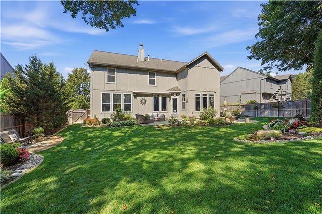 15231 Woodson Lane, Overland Park, KS 66223